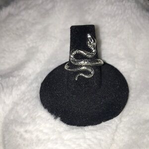 Silver toned stainless steel snake ring 🐍 SIZE 7